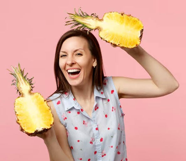 हैल्थ अलर्ट: अनानास खाने के बाद कुछ लोगों के गले में क्यों होने लगती है खुजली, यह किसी बीमारी का संकेत तो नहीं?