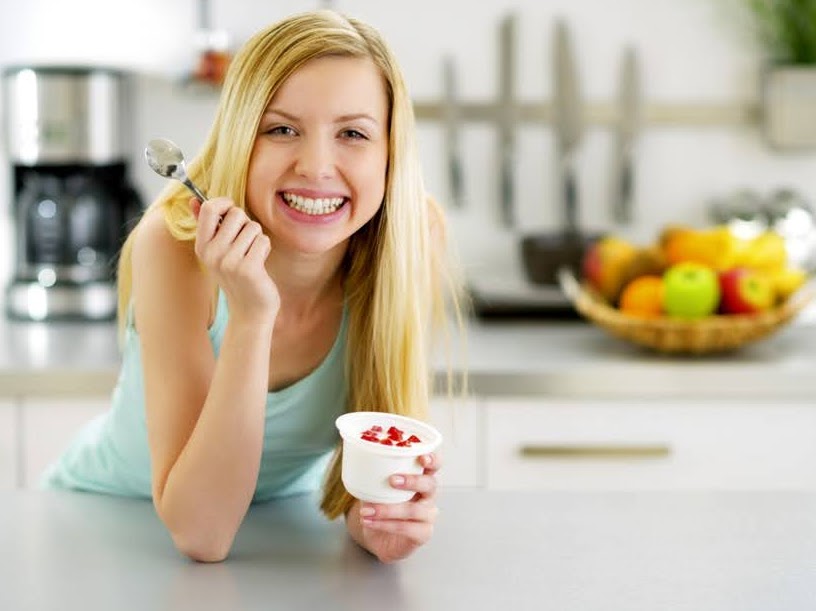 हैल्थ अलर्ट: गर्मी में अगर आप भी रोजाना खा रहे हैं दही तो जान लें यह जरूरी बातें, वरना….