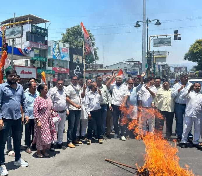 कांग्रेस: चारधाम यात्रा की अव्यवस्थों और नीट में गड़बड़ी को लेकर दून में पार्टी का विरोध प्रदर्शन  