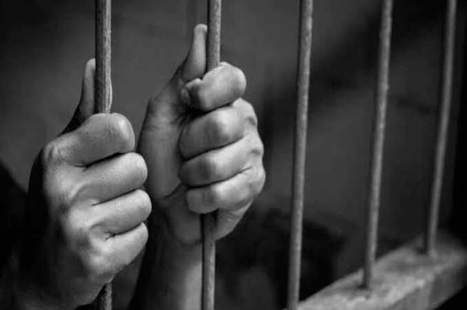 सबक: नगर में उत्पात मचाने के आरोप में चाचा-भतीजा सहित चार गिरफ्तार