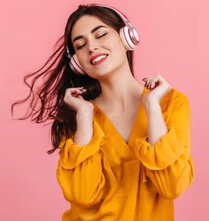 हाॅबी टिप्स: अवसाद मिटाने से लेकर मूड बेहतर करने तक, संगीत सुनने से मिलते हैं ये 5 फायदे