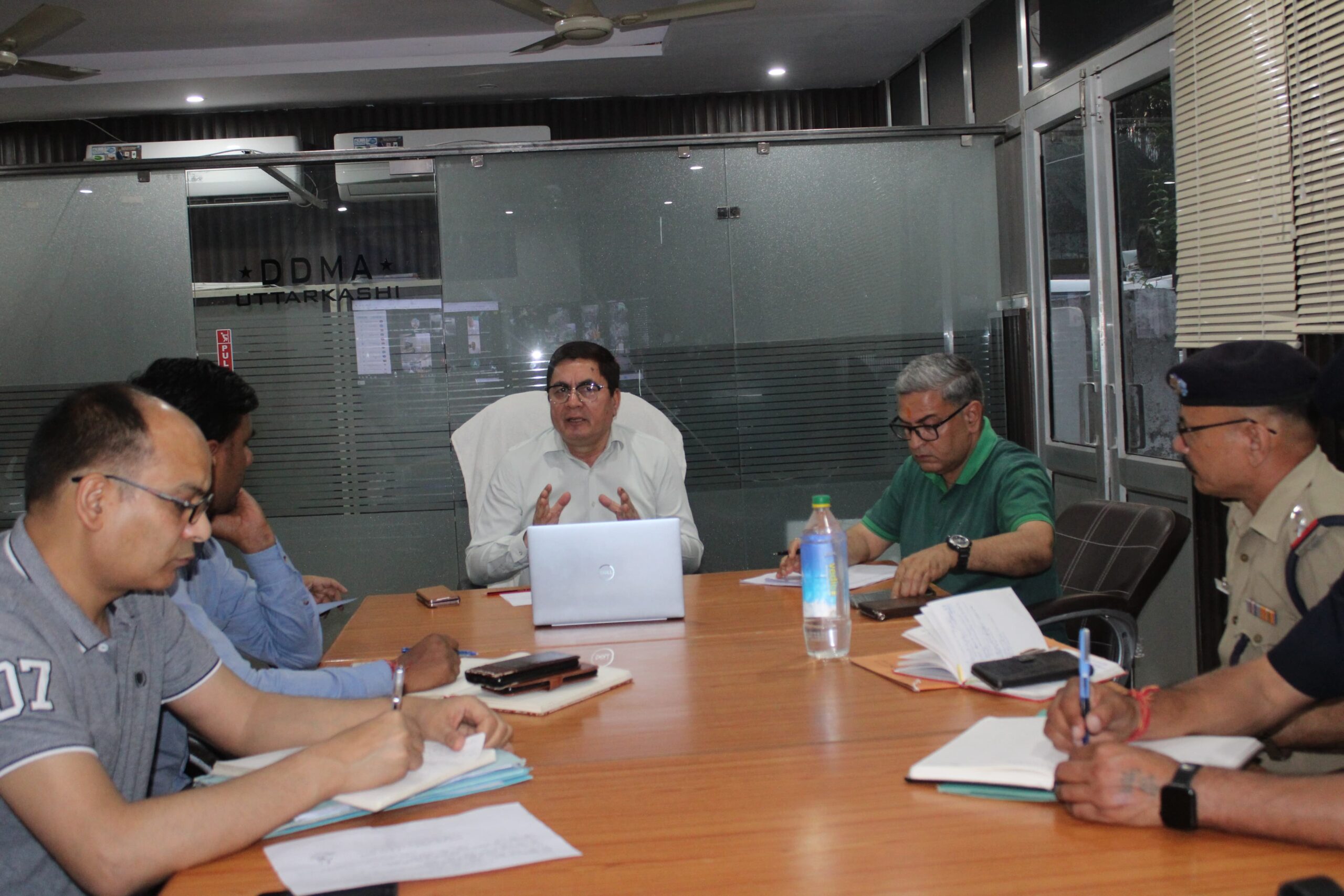 विचार मंथन: वनाग्नि नियंत्रण व आपदा प्रबंधन को लेकर DM डाॅ मेहरबान सिंह बिष्ट ने ली बैठक