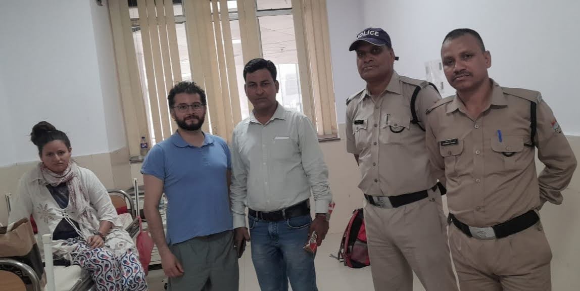 सराहनीय: पौड़ी पुलिस ने लावारिस घूम रही विदेशी महिला को मिलाया परिजनों से