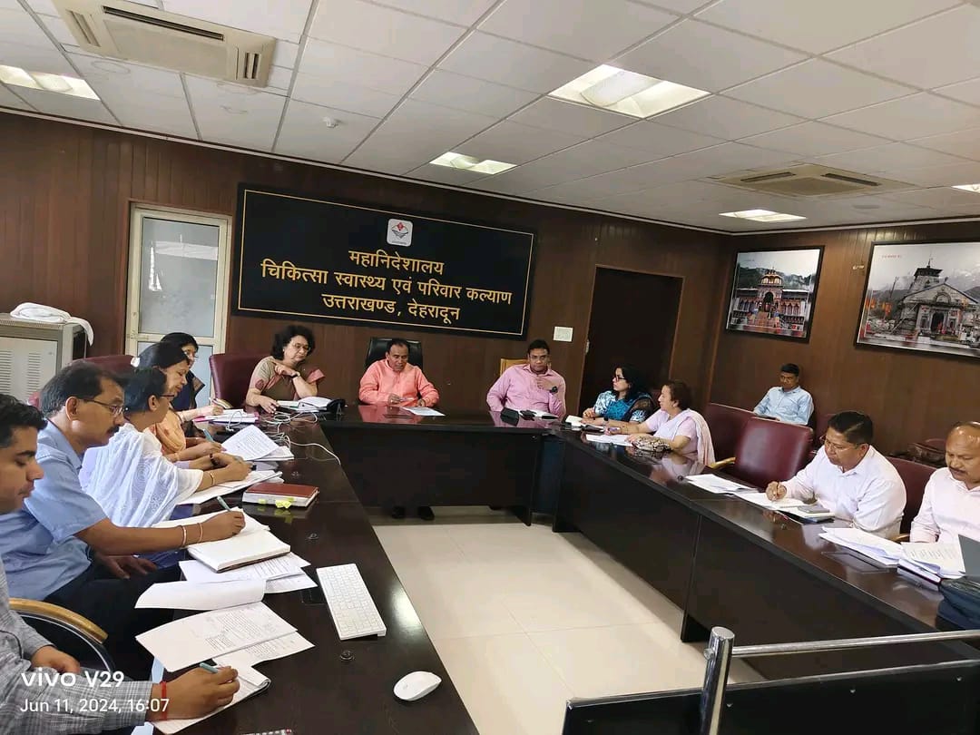 जायजा: स्वास्थ्य मंत्री डाॅ धन सिंह रावत ने ली डेंगू रोकथाम की समीक्षा बैठक