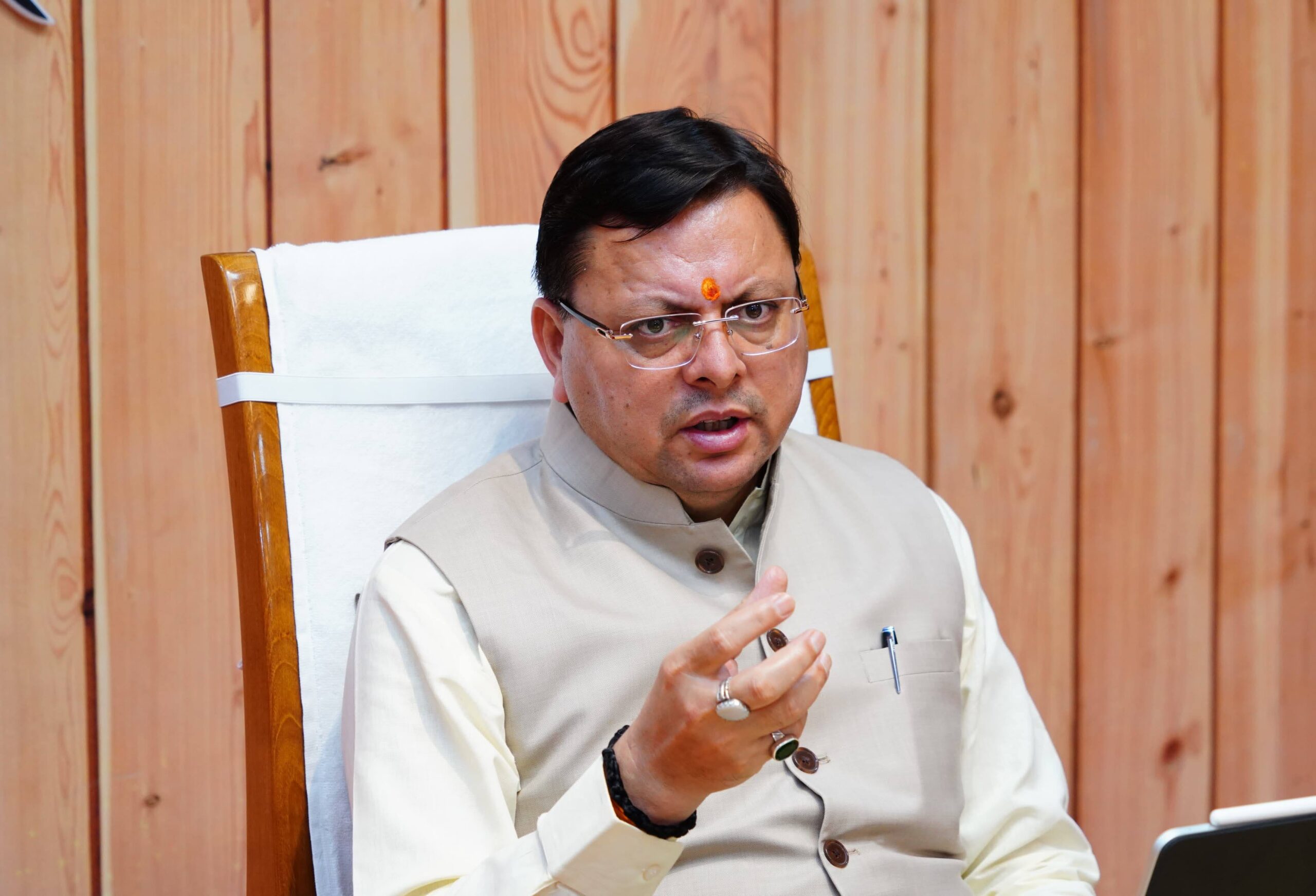 सख़्ती: सीएम धामी ने बाहरी लोगों के सत्यापन व कानून व्यवस्था को लेकर अधिकारियों को दिए सख्त निर्देश