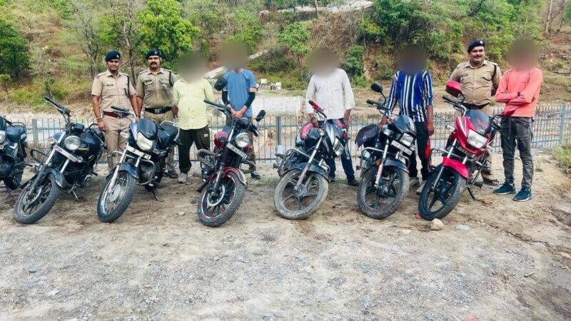 ‘मिशन मर्यादा’: पुलिस ने शराब पीकर हुड़दंग मचाने वाले 10 व्यक्तियों का काटा चालान