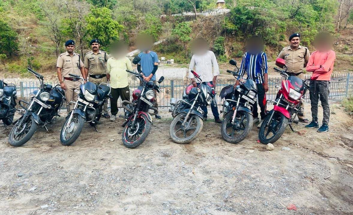 ‘मिशन मर्यादा’: पुलिस ने शराब पीकर हुड़दंग मचाने वाले 10 व्यक्तियों का काटा चालान