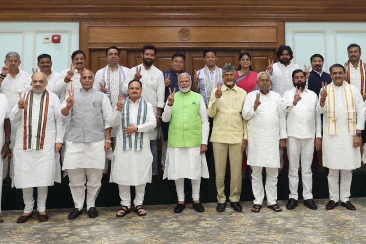 नज़रिया: केंद्र में गठबंधन सरकार के लिए जोड़-तोड़ का खेल चलता रहेगा