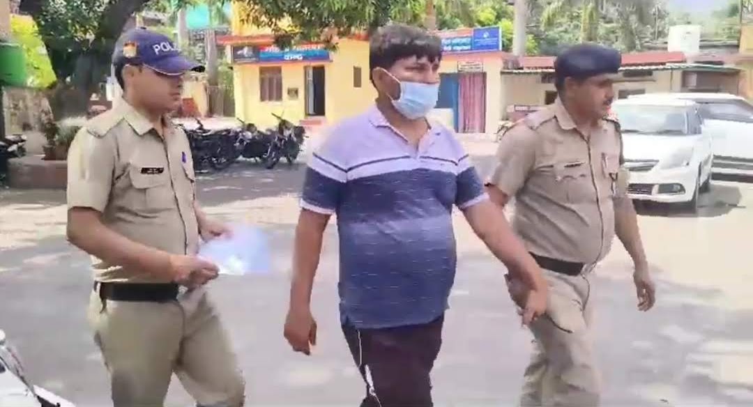 शिकंजा: कुख्यात गैंग के फरार चल रहे 25 हजार के इनामी सरगना को पुलिस ने बिहार से किया गिरफ्तार