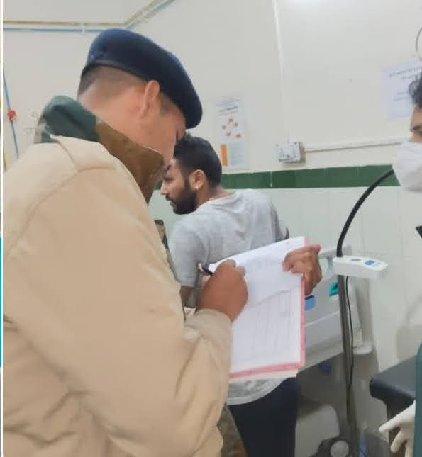 हादसा: बेकाबू कार खाई में गिरी, एक की मौत दूसरा गंभीर रूप से घायल