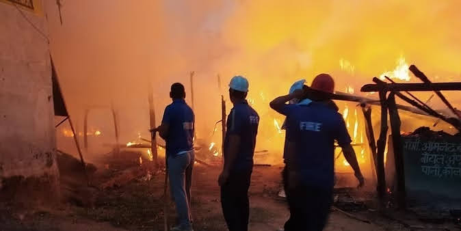 स्वाहा: तीन दुकानों में लगी भीषण आग,तीन दुकानों सारा सामान खाक