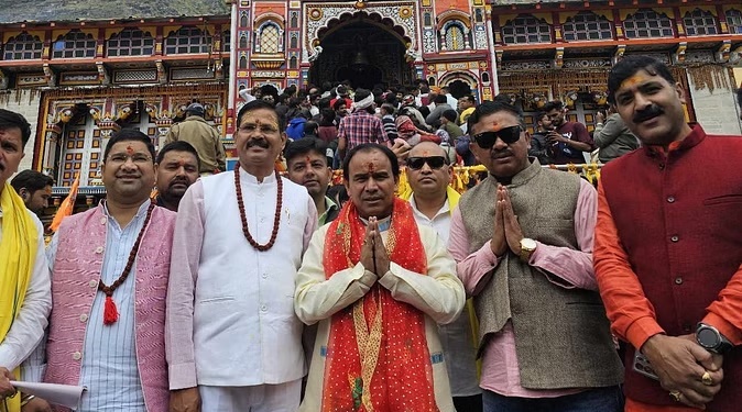 आस्था: कैबिनेट मंत्रीे डाॅ धन सिंह रावत ने किए भगवान बदरीनाथ के दर्शन