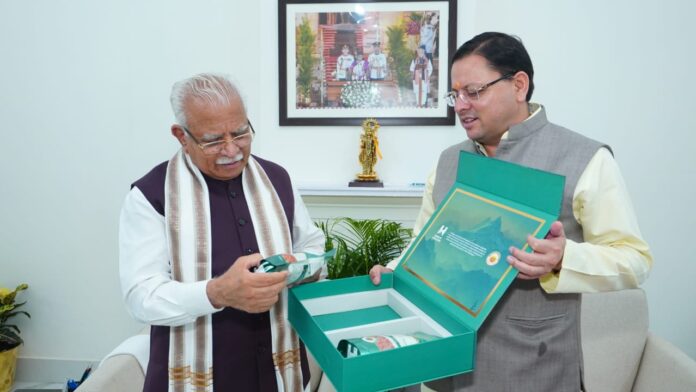 सीएम धामी ने केंद्रीय विद्युत मंत्री खट्टर से की भेंट