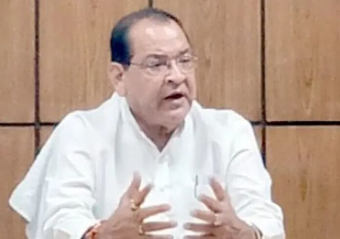 किशोरी हत्याकांड :  पीड़ित परिवार से मिले कांग्रेस नेता यशपाल आर्य, मदद का दिया भरोसा