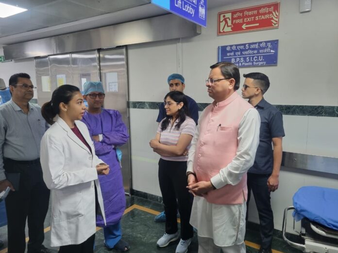 राज-़काज:  सीएम धामी ने दिल्ली के एम्स पहुंचकर जानी घायल वनकर्मियों की कुशलक्षेम