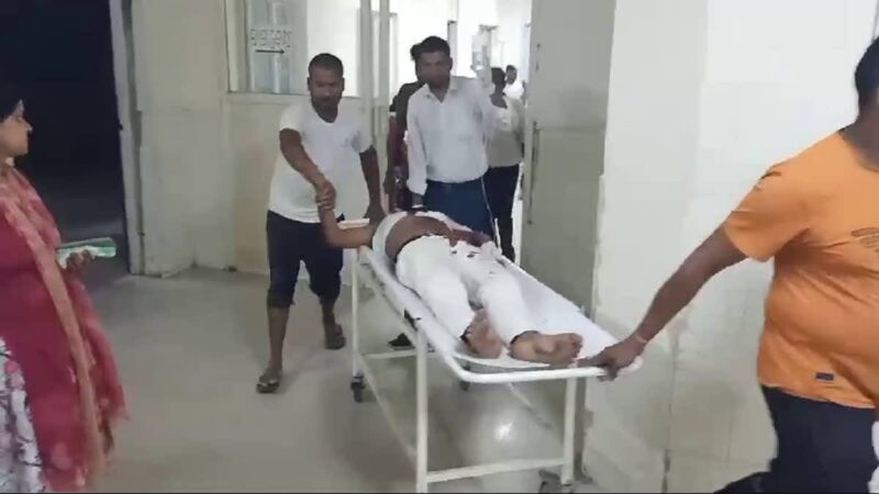 दुस्साहस: दो पक्षों में हुए विवाद में नाबालिग ने दो को गोद डाला चाकू से, दोनों की हालत गंभीर