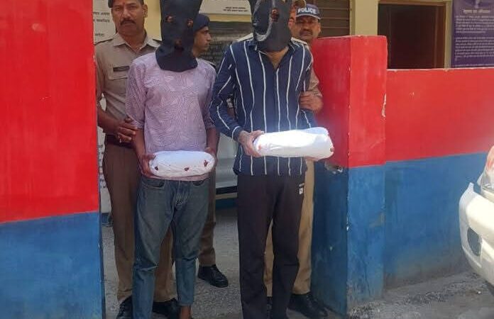 शिकंजा: पहाड़ से लेकर आ रहे थे लाखों की चरस, बाइक समेत चढ़ गए पुलिस के हत्थे