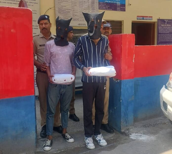 शिकंजा: पहाड़ से लेकर आ रहे थे लाखों की चरस, बाइक समेत चढ़ गए पुलिस के हत्थे