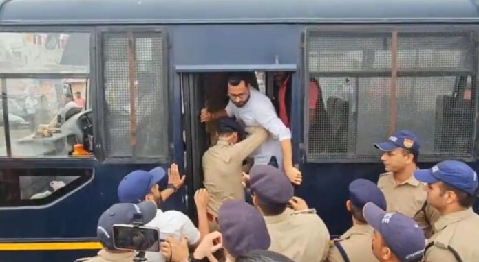 एक्शन: गोलीकाण्ड के विरोध में प्रदर्शन कर रहे 10 लोगों का शांतिभंग में चालान