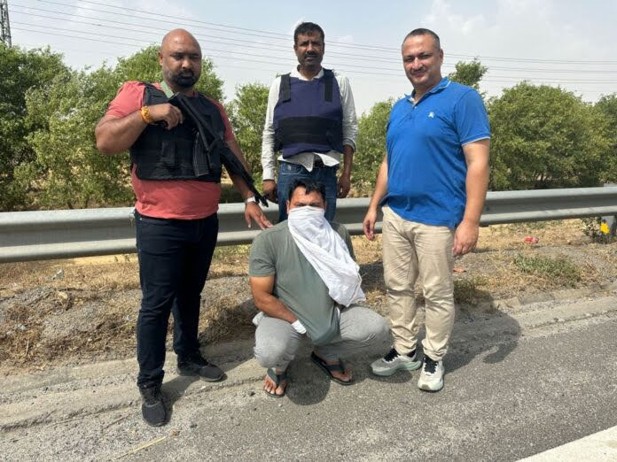 बड़ी खबर: पुलिस के हत्थे चढ़ा गोलीकांड का मुख्य आरोपी, राजस्थान के गांव में था छुपा हुआ