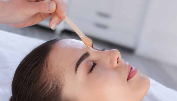 महिला जगत: वैक्स कराने के बाद ये काम जरूर करें, वरना काली पड़ सकती है आपकी स्किन