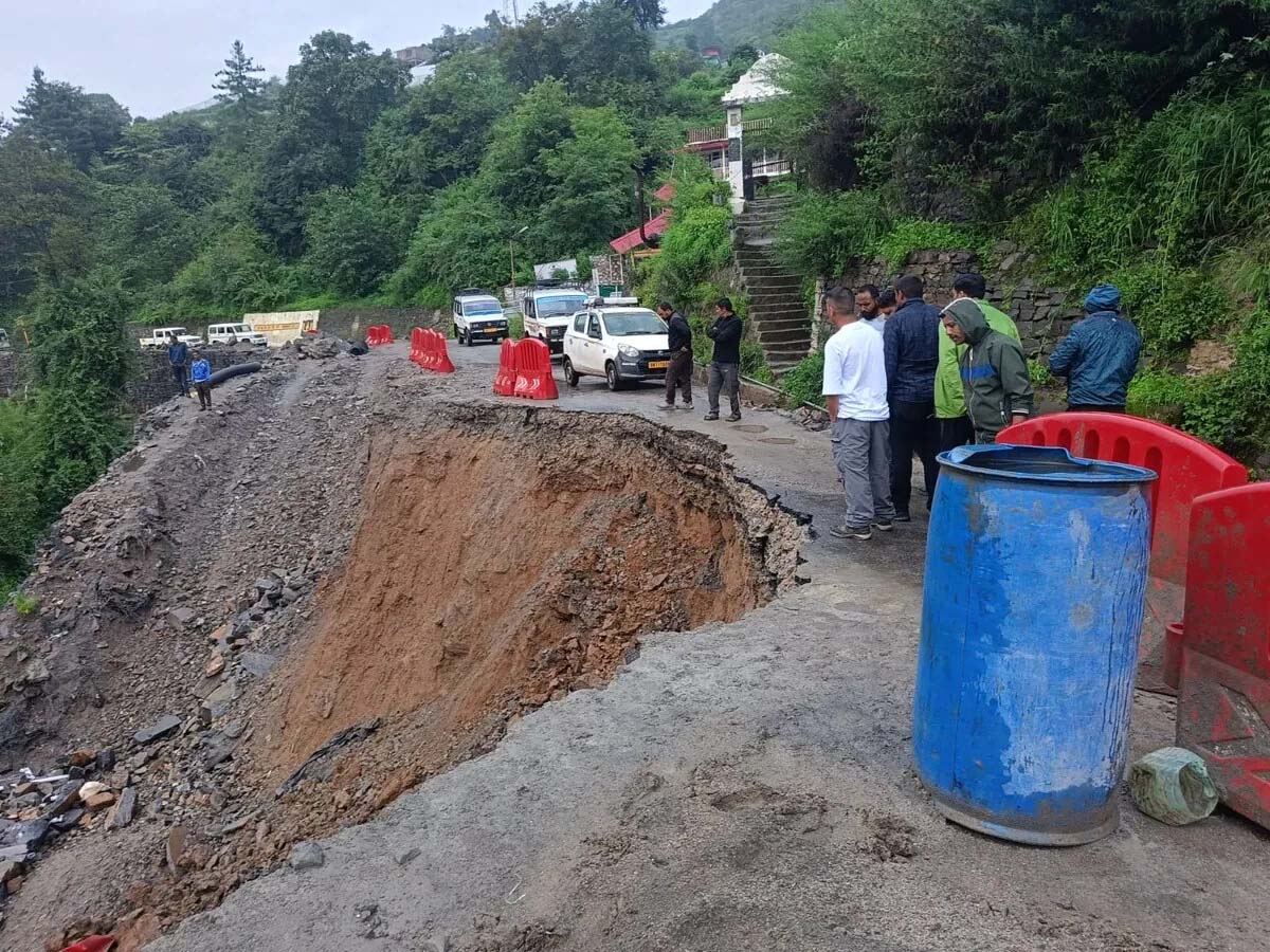 आफ़त: मेरग लाल बाजार में सड़क कटने से नीति बार्डर हाईवे हुआ बंद