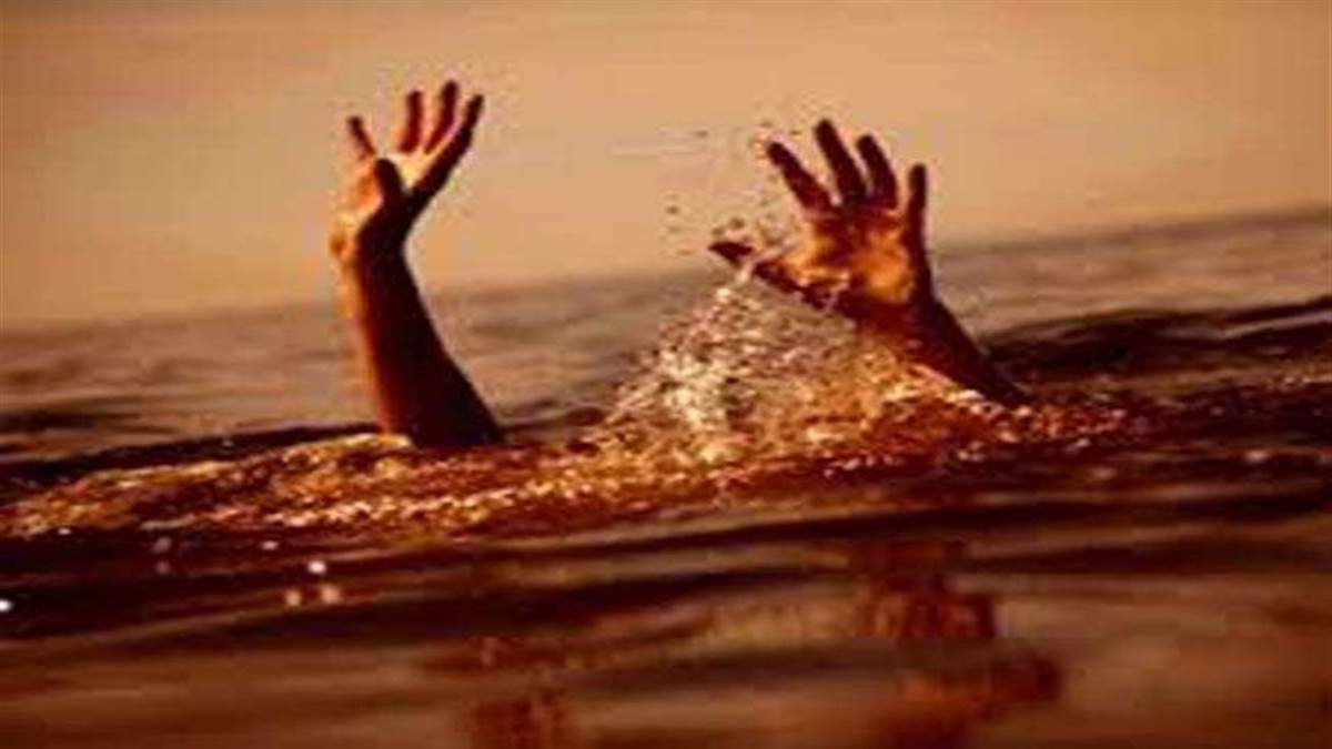 हादसा: मिट्टी धंसने से सूखी नदी में बहा ग्रामीण, कल भी बह गया था एक ग्रामीण