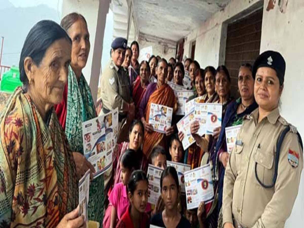 आयोजन: पुलिस ने लगाई महिलाओं की चौपाल, नए कानूनों की दी जानकारी  