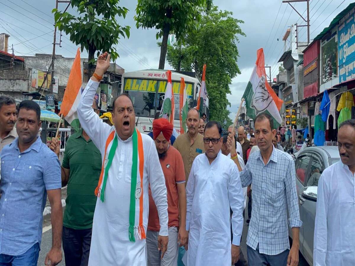 विवाद: दिल्ली में केदारनाथ मंदिर निर्माण का मामला, कांग्रेसियों ने किया विरोध प्रदर्शन  