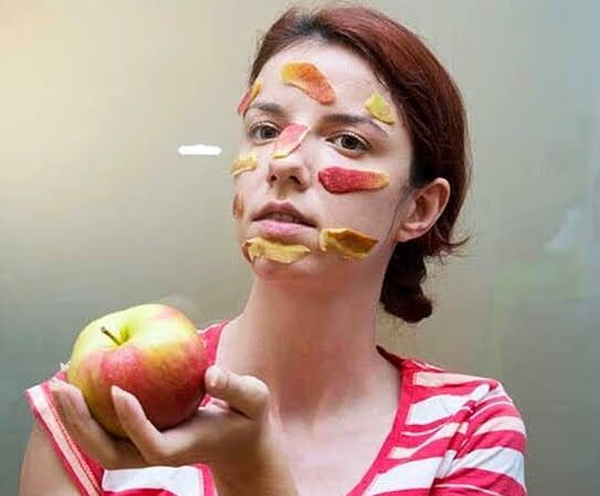 घरेलू नुस्खे: सेब के छिलके के फायदे कर देंगे आपको हैरान, ऐसे करें इसका इस्तेमाल