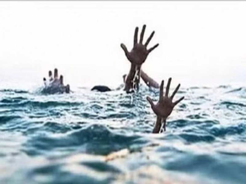 ममता: ज़िगर के टुकड़े को बचाने गंगा में कूद गयी मां,जल पुलिस ने दोनों को किया सकुशल रेस्क्यू