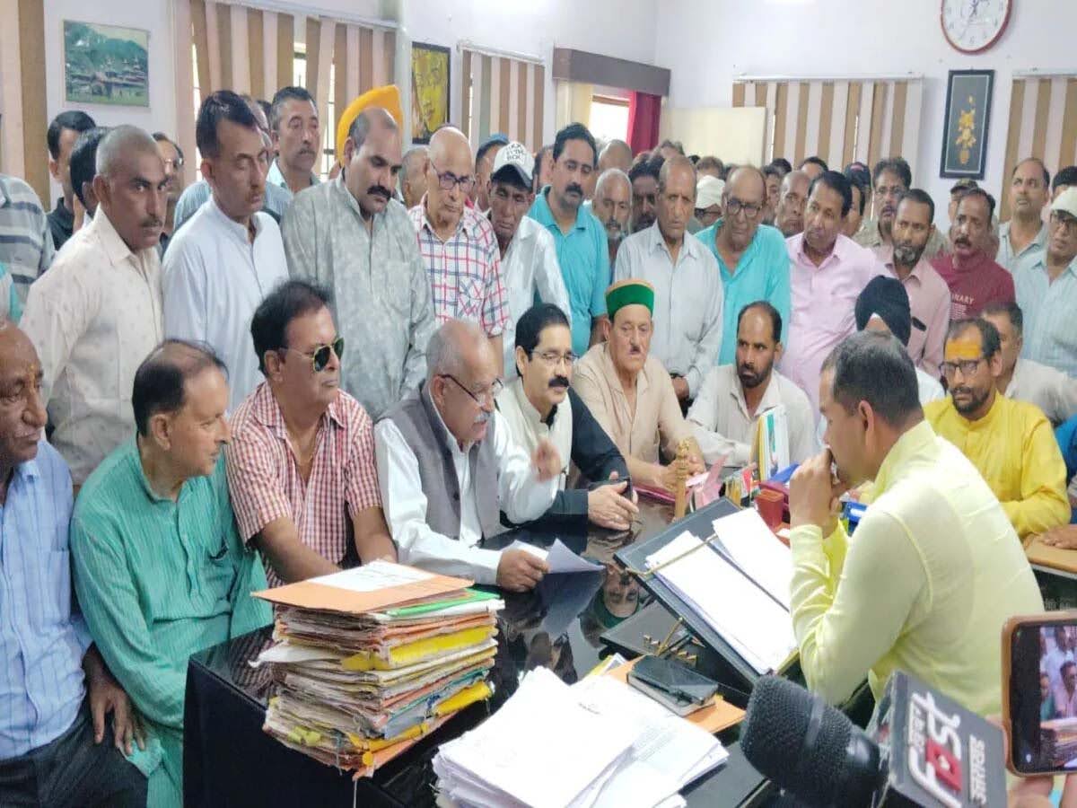 आक्रोश: ग्रामीणों की समस्याओं पर जनसंघर्ष मोर्चा मुखर, एसडीएम का घेराव कर जतायी नाराज़गी