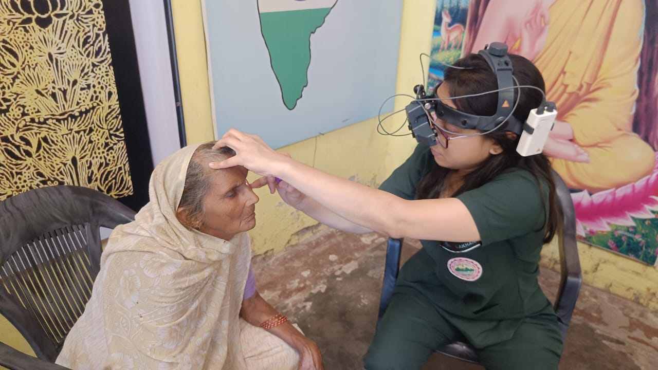 एम्स: नेत्र परीक्षण शिविर में की गयी 72 मरीजों की निशुल्क नेत्र जांच