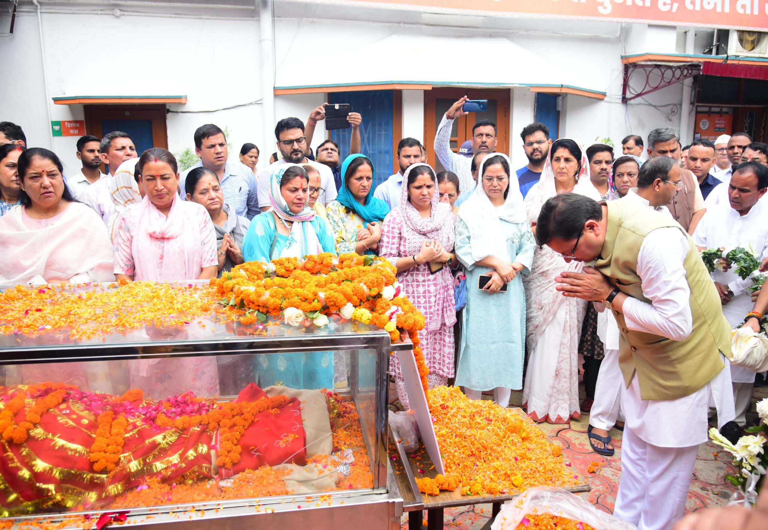 शोक: दिवंगत विधायक शैलारानी रावत को सीएम धामी ने दी श्रद्धांजलि
