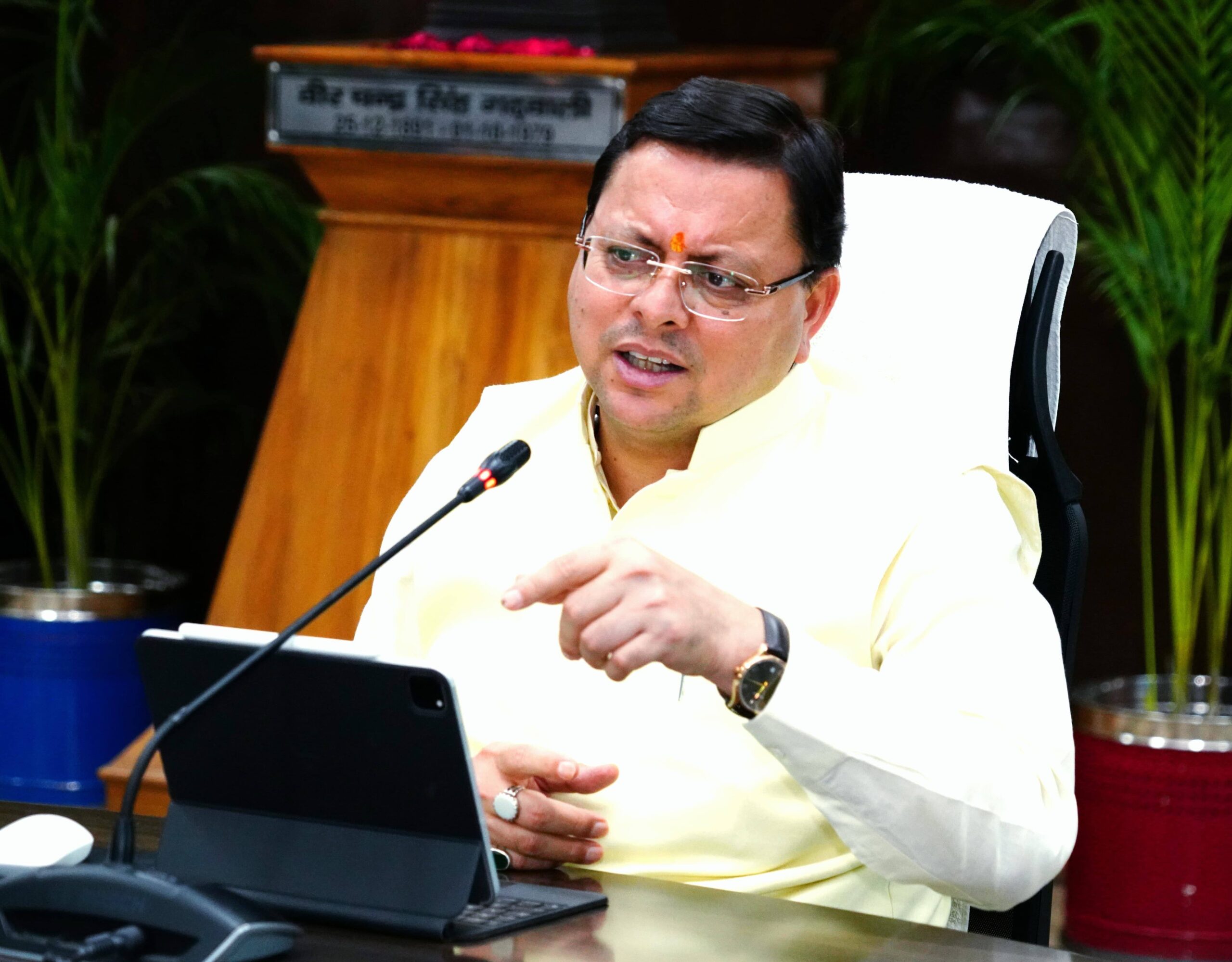 राज-काज: सीएम धामी ने की सी. एम. हेल्पलाइन 1905 की समीक्षा