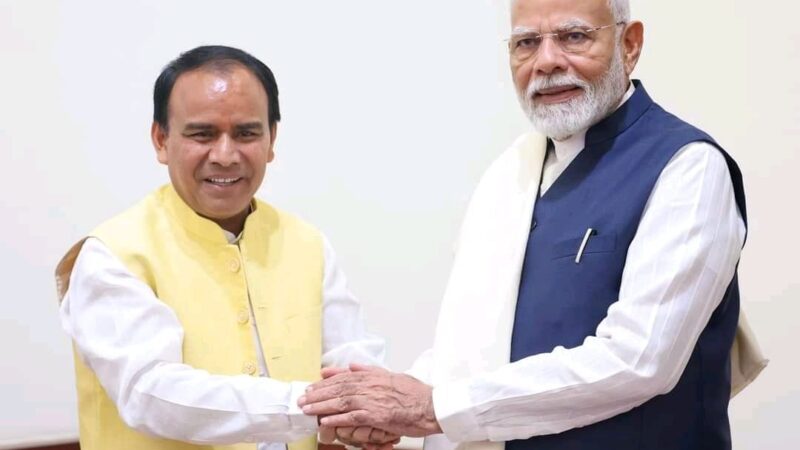 मुलाकात: प्रधानमंत्री नरेन्द्र मोदी से मिले कैबिनेट मंत्री डॉ. धन सिंह रावत