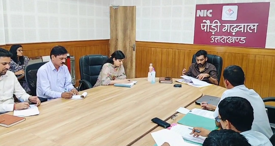 तैयारी: शौर्य दिवस के रुप में मनाया जाएगा कारगिल दिवस, डीएम डाॅ चौहान ने ली बैठक 