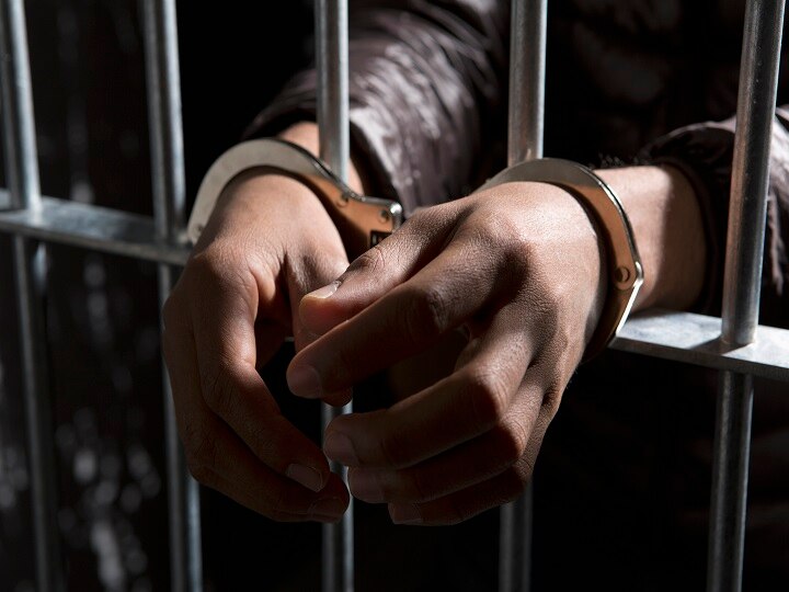दुस्साहस: कनपटी पर बंदूक लगाकर युवती से छेड़खानी का प्रयास, आरोपी पुलिस कस्टडी में