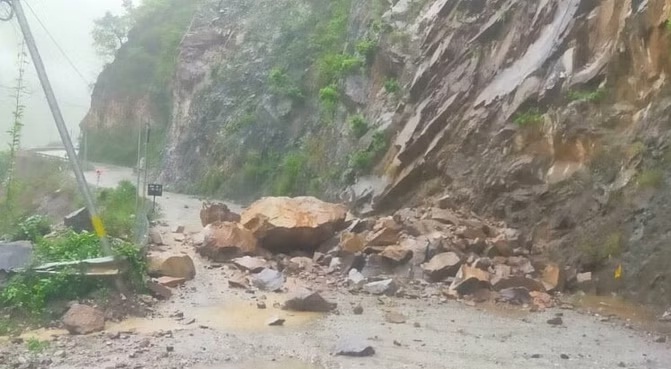 आफ़त: भारी बारिश के चलते बढ़ीं दुश्वारियां,  जौनसार क्षेत्र की सत्रह सड़कें रहीं बंद