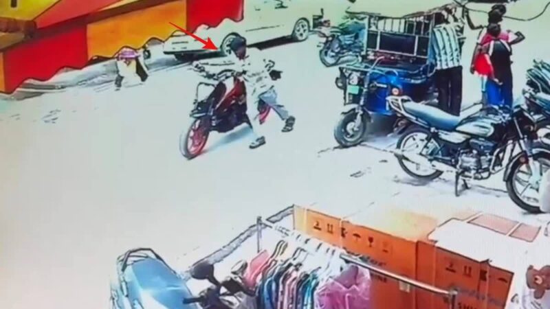 दुस्साहस: अपराधियों के हौसले बुलंद, कोतवाली से चंद कदमों की दूरी पर खड़ी बाइक उठा ले गया चोर