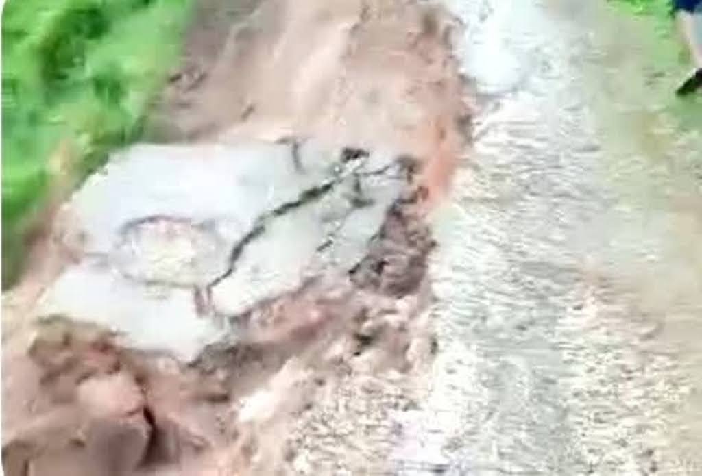 नुकसान: भारी बारिश से कई एकड़ कृषि भूमि आपदा की चपेट में