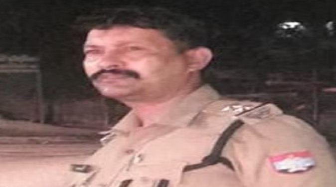  दुखद:  थाने की दीवार पर कपड़े सुखाने डाल रहे थे दरोगा जी, करंट लगने से हो गई मौत