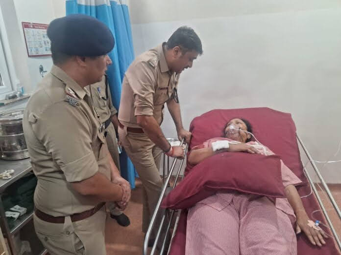 संवेदना: सड़क हादसे में घायल महिला कांस्टेबल का हाल जानने पहुंचे एसएसपी अजय सिंह
