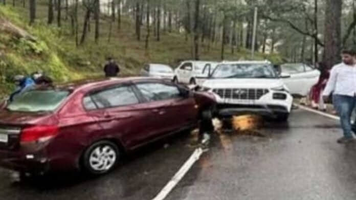 दुखद: यहां दो कारों में हुई आमने-सामने की भिड़ंत, एमबीबीएस छात्र की हो गई मौत