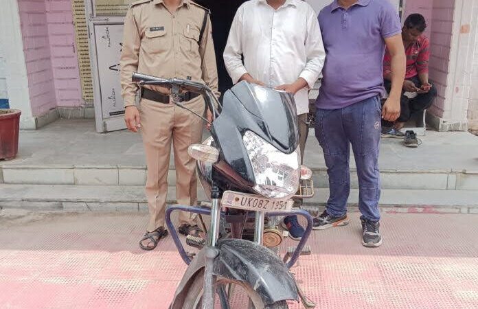 शिकंजा: नौकरी लगाने के नाम पर महिलाओं से जे़वरात ठगने के आरोप में शातिर गिरफ्तार