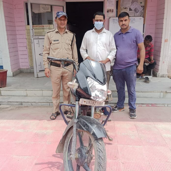 शिकंजा: नौकरी लगाने के नाम पर महिलाओं से जे़वरात ठगने के आरोप में शातिर गिरफ्तार