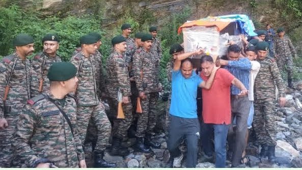 जयहिंद: सैन्य सम्मान के साथ हुआ शहीद संजय सिंह पुष्पवाण का अंतिम संस्कार