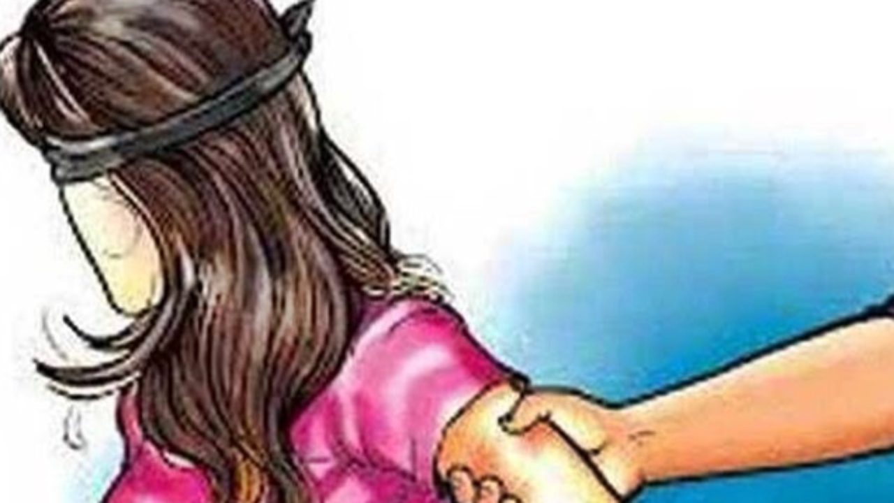 सबक: जूतों की दुकान में सेल्समैन ने युवती से कर डाली छेड़छाड़, पहुंच गया सलाखों के पीछे