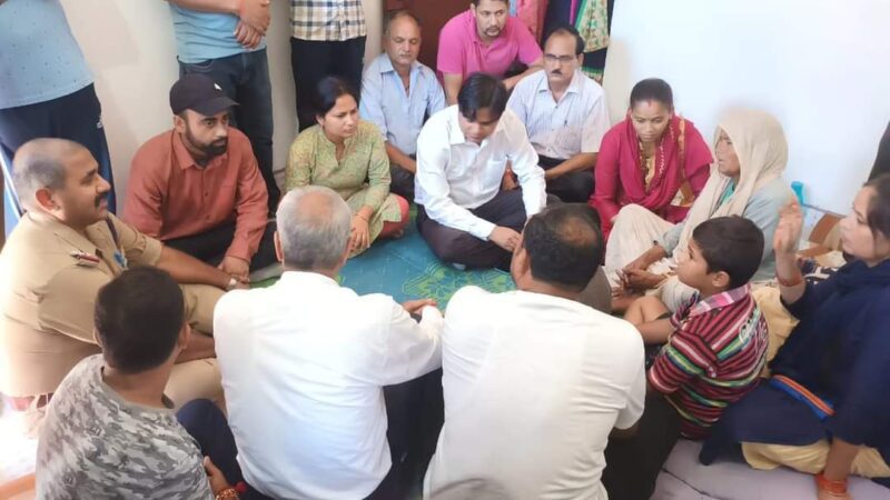 अल्टीमेटम: पुलिस ने 29 अगस्त तक हत्यारों का पता नहीं लगाया तो करेंगे थाने का घेराव