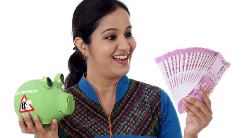 काम की बात: हर महीने पूरा खर्च हो जाता है वेतन? पैसे बचाने के लिए आजमाएं ये 5 तरीके